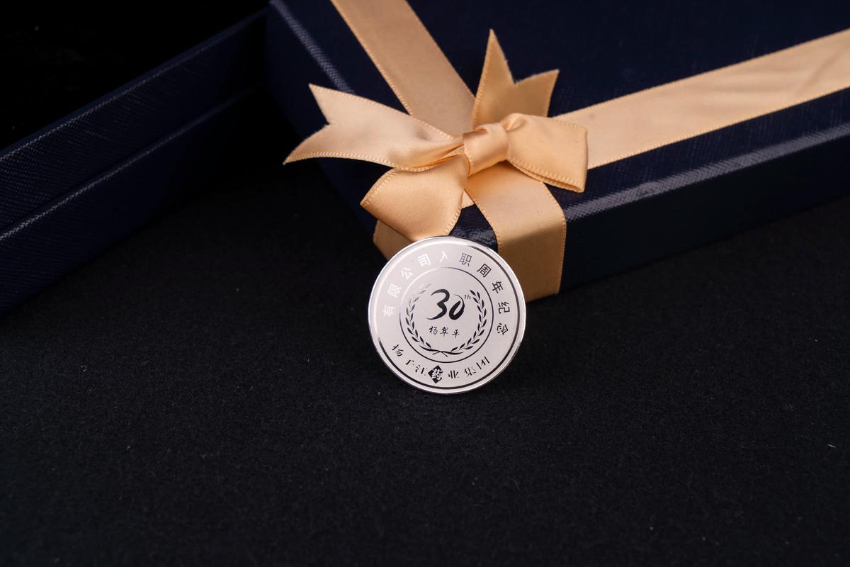 结婚纪念日送啥礼物给朋友