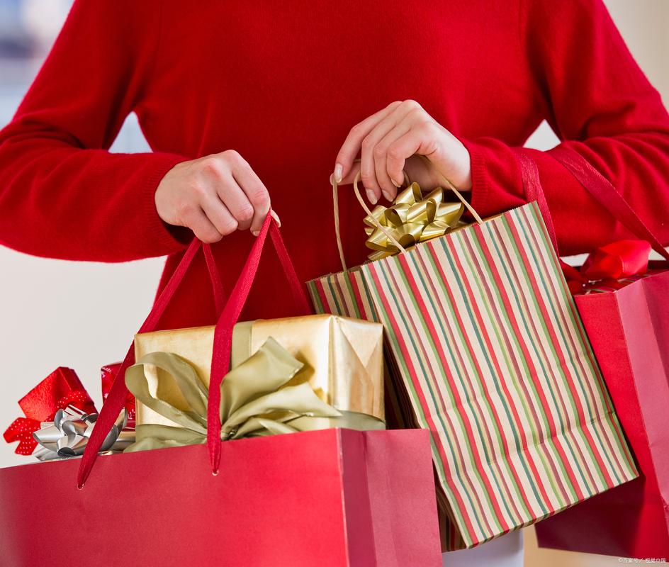 见女方家长有媒人在场一起吃饭怎么送礼物?